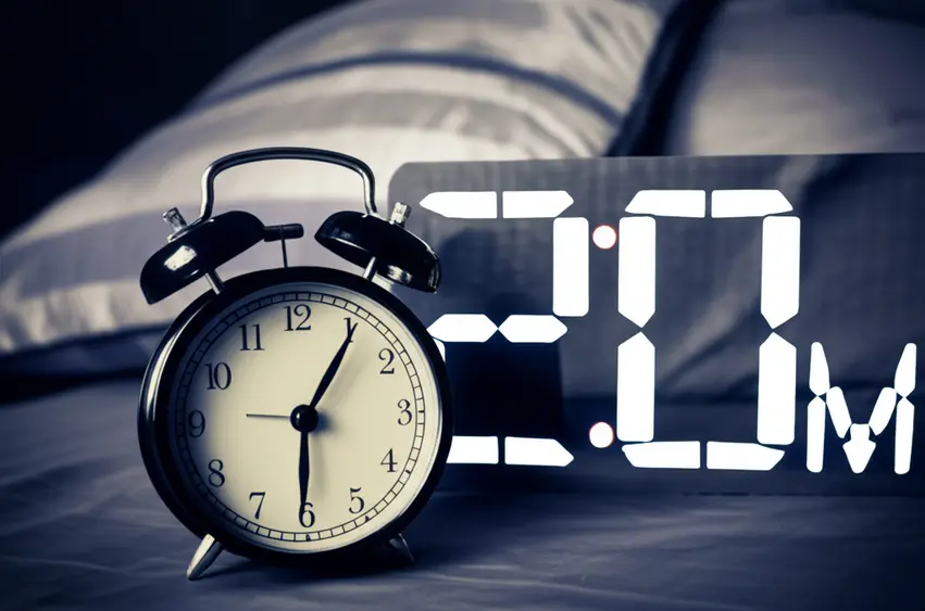 378_an-alarm-clock-set-to-a-20-minute-timer-next-to-a-cozy-pillow-1745223186838